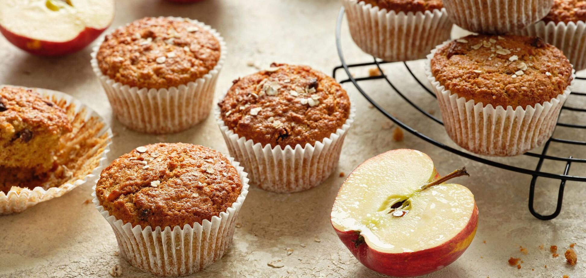 Полезные яблочные кексы без муки и сахара для детей: удобно брать в школу на перекус