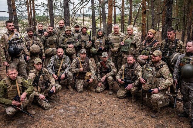 Наєв зустрівся з бійцями стрілецького батальйону, які боронять Україну на північному кордоні. Відео