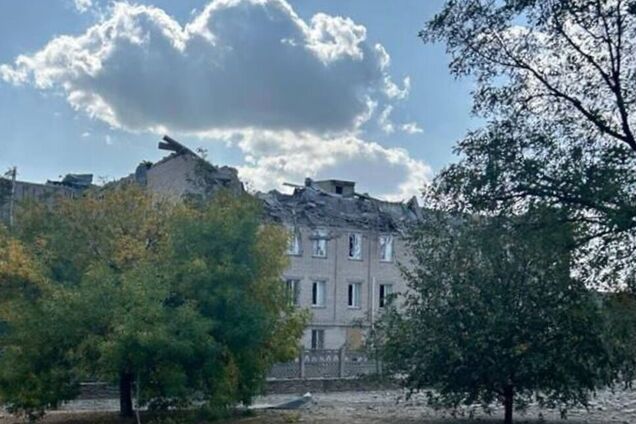 Оккупанты нанесли удар по больнице и станции экстреной помощи в Бериславе: есть пострадавшие. Фото