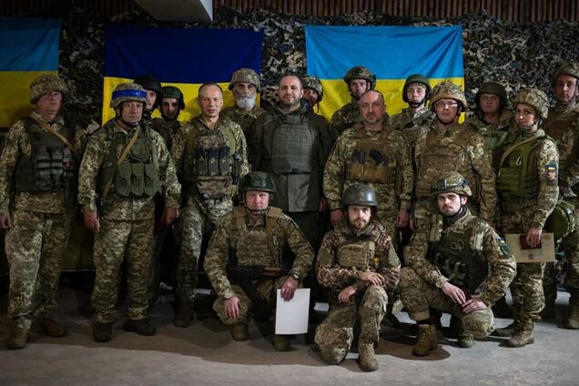 Умеров посетил основной командный пункт Бахмутского направления и вручил награды воинам ВСУ. Фото