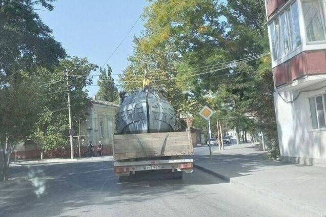 Окупанти в Криму бояться перекидати військові катери морем: в 'Атеш' показали знакове фото