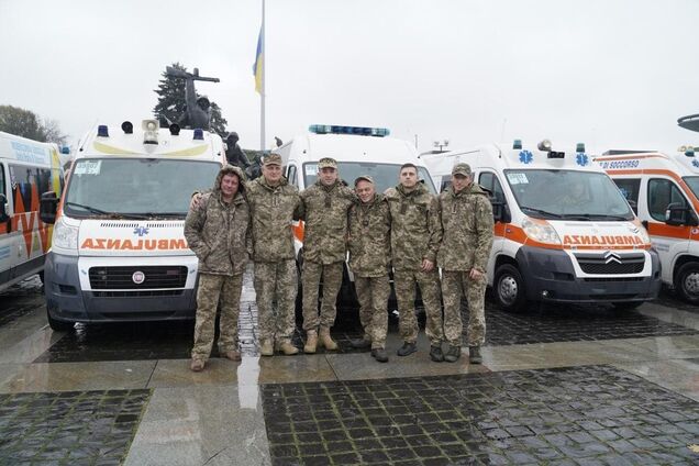 'Сталевий фронт' передав захисникам України 10 'швидких' та радіаційні дозиметри