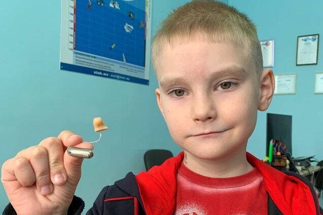 В Фонде Рината Ахметова объяснили, кто и как может получить слуховой аппарат для ребенка