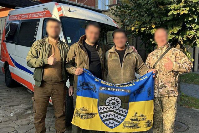 'Смарт-Холдинг' передал еще одно медицинское спецавто для украинских военных