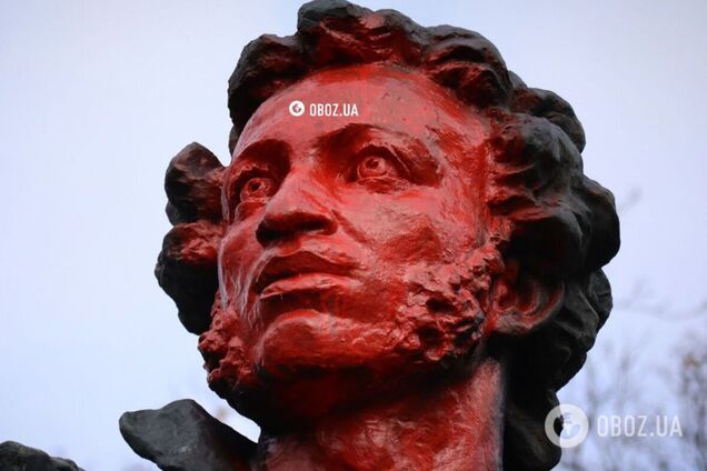 У Києві демонтували пам’ятник Пушкіну