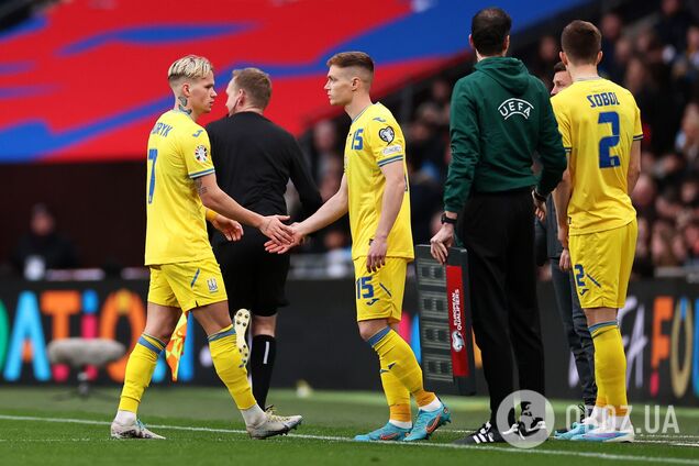 Мудрик, Довбик и другие футболисты сборной попали в базу уклонистов Украины