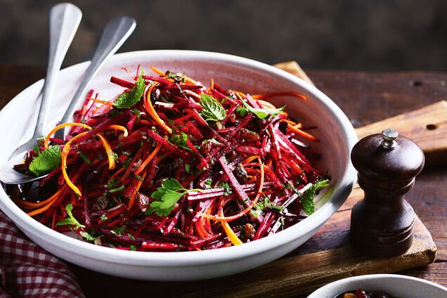Какой вкусный салат приготовить из красной свеклы: очень неожиданное сочетание