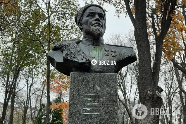 З погрудь прибрали інформаційні таблички