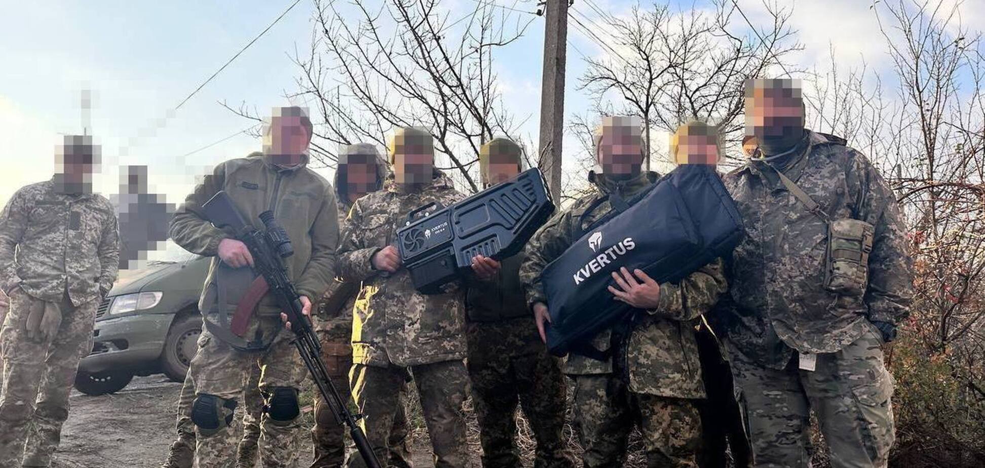 Компанія Favbet передала захисникам Бахмута антидронову рушницю вітчизняного виробництва. Фото