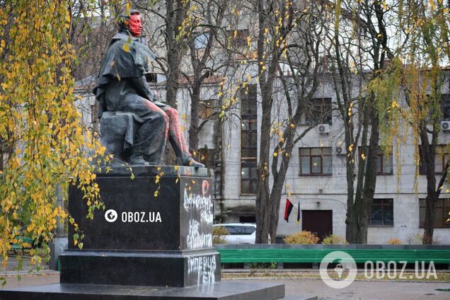 Скільки треба ще російської зброї на наші голови, щоб ми відмовилися від радянських ідолів?