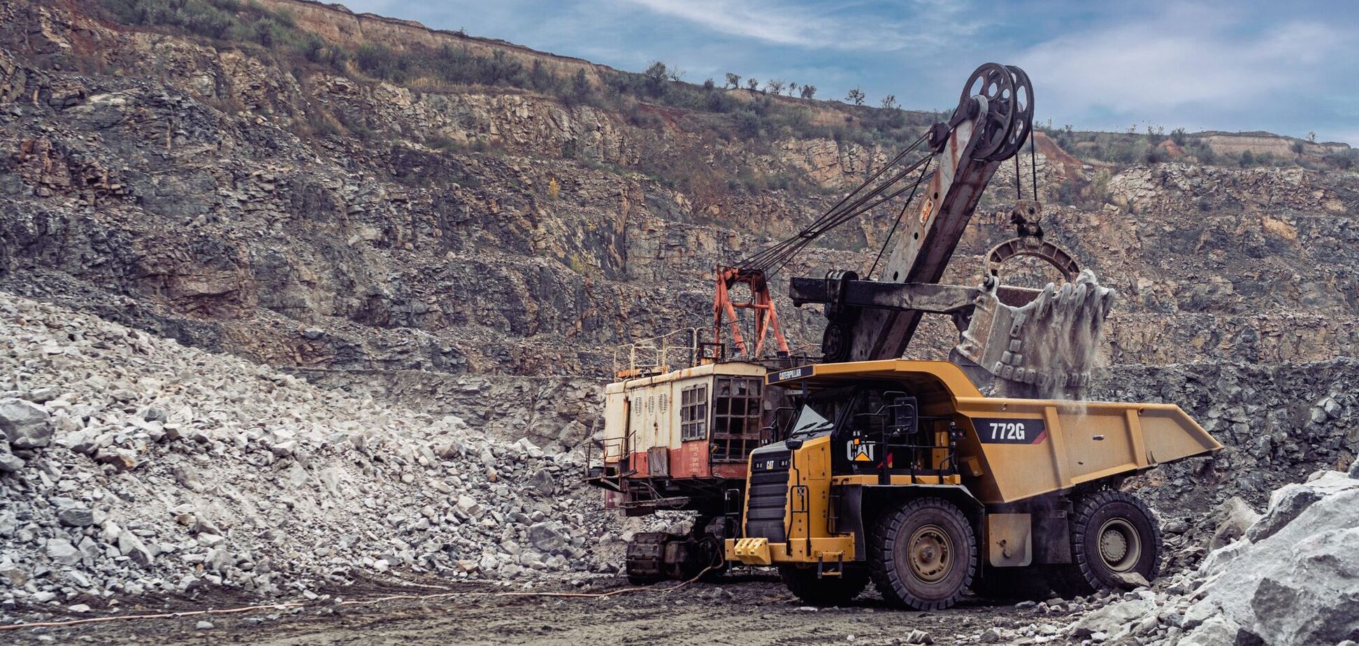 Побочное действие санкций: в прифронтовом Запорожье закроют гранитный карьер