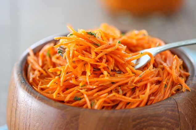 Смачна морква по-корейськи на зиму: виходить дуже хрусткою 