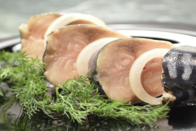 Найпростіший маринад для скумбрії без оцту: смак риби вас приємно здивує