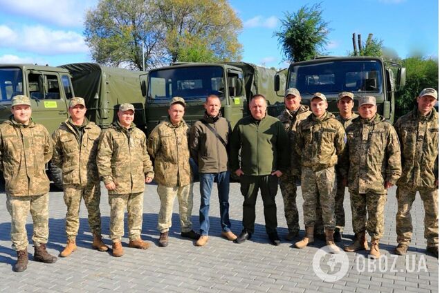 Дніпро відправив військовим на фронт 700 автомобілів та 80 'швидких'