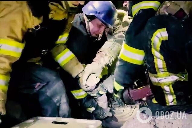 Россияне обстреляли Торецк: погиб гражданский, еще трех спасли из-под завалов. Видео