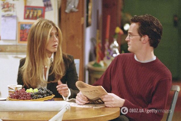 Друзья Дженнифер Энистон обеспокоены ее состоянием из-за смерти Мэттью Перри: актриса не оправилась еще от потери отца