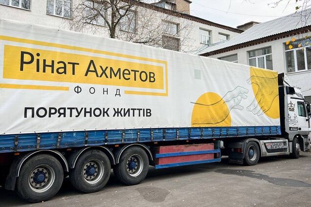 Для переселенцев из Кременной в Днепре отправили гуманную помощь от Фонда Рината Ахметова