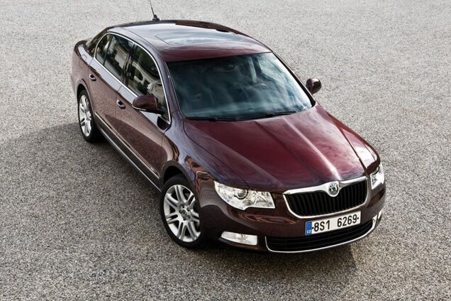 The Unique Trunk Feature of the Skoda Superb: A Look Back at the Second Generation Model