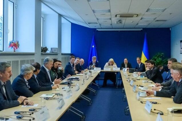 Порошенко призвал послов государств ЕС поддержать переговоры о вступлении Украины и оказании помощи на 50 млрд евро