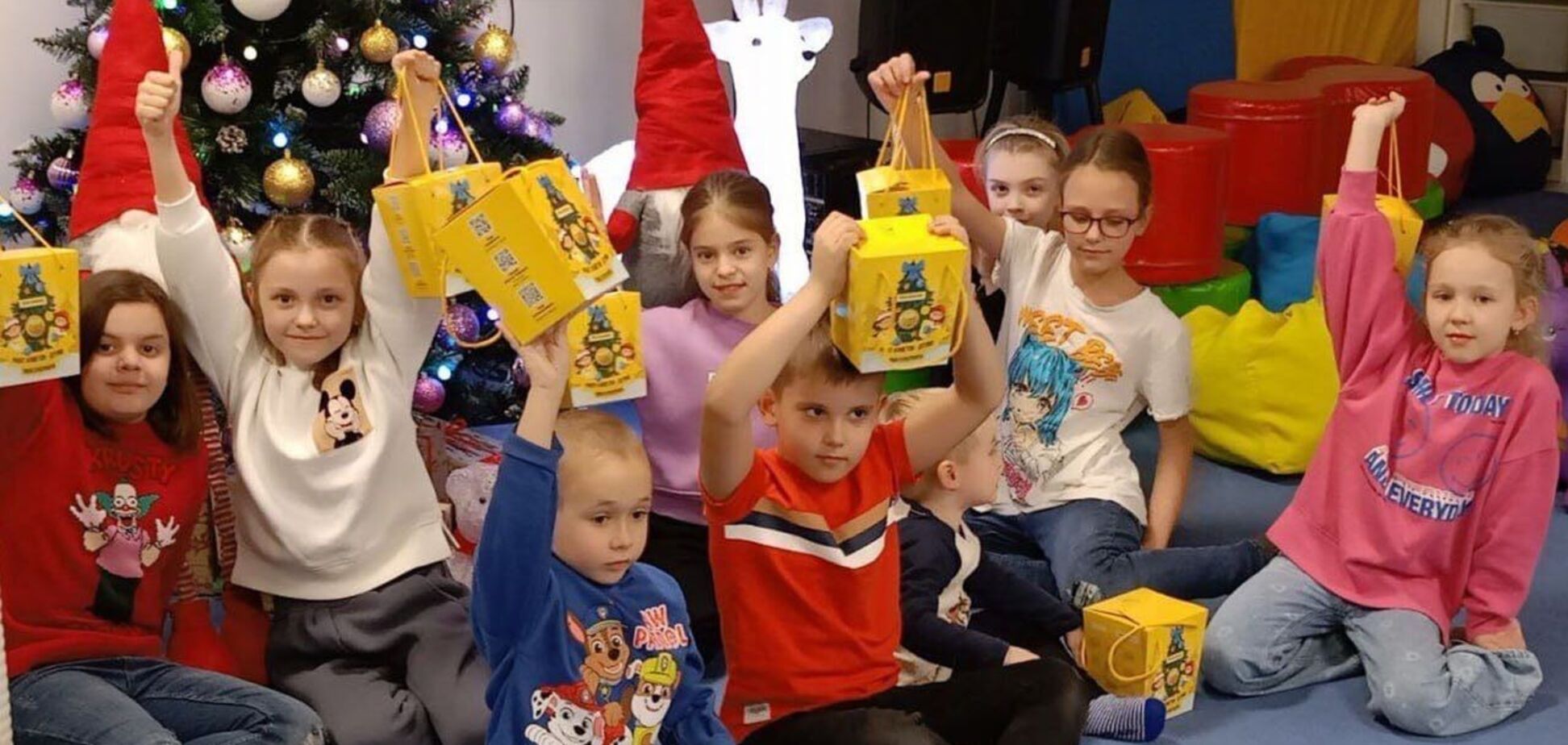 Фонд Ріната Ахметова привітав дітей-переселенців у Києві із новорічними святами