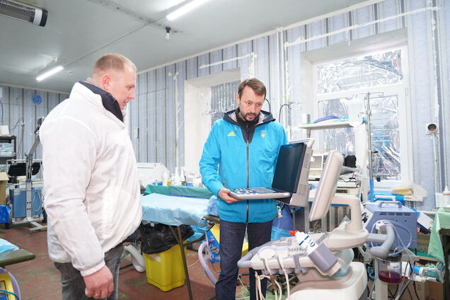 Шпиталь на передовій отримав наркозно-дихальний апарат від БФ молодіжної ініціативи 'Надія', HopeUA та Фонду Дениса Парамонова