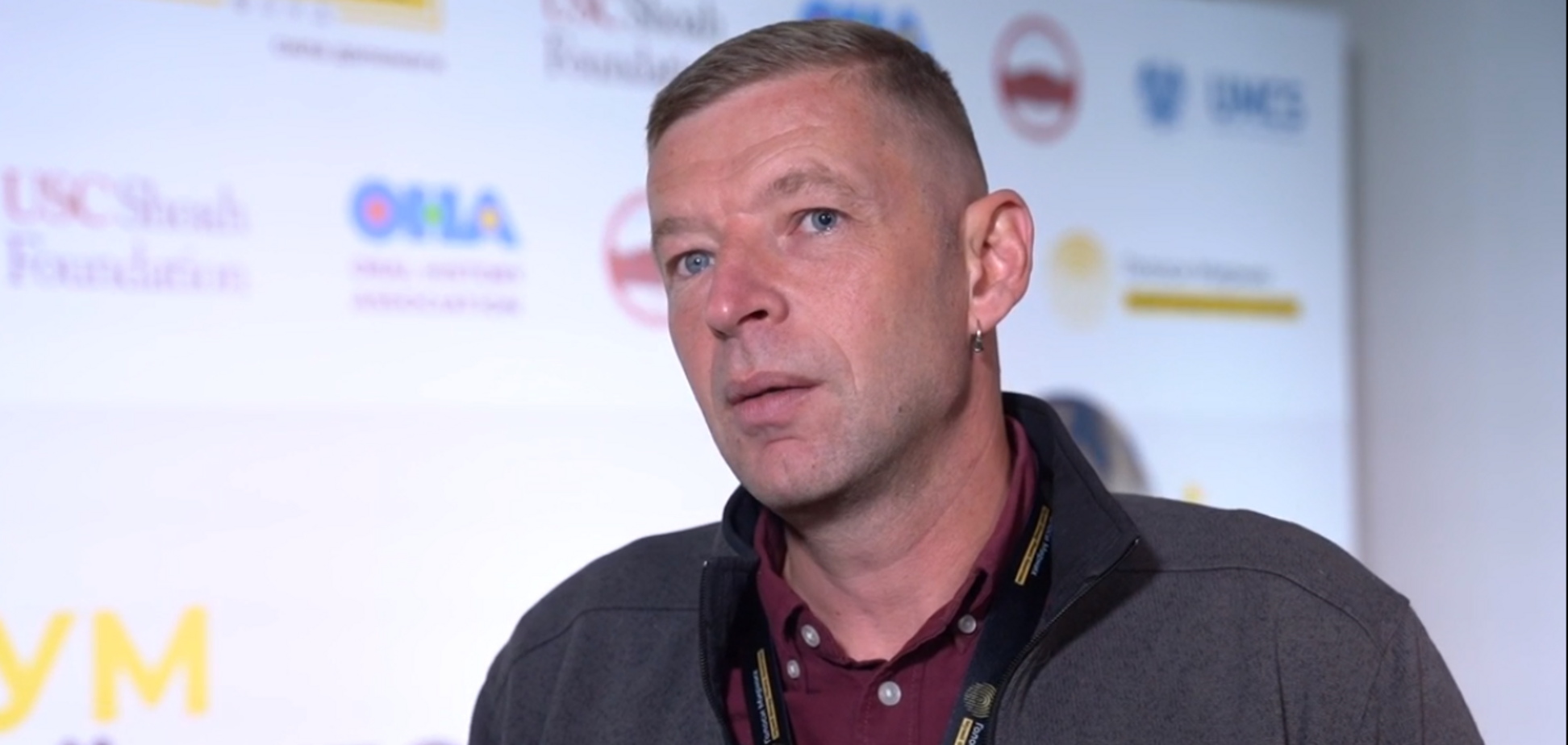 'Було жахіттям їхати з Донбасу в Київ – на фронт': історія воєнкора в Музеї 'Голоси Мирних' Фонду Ріната Ахметова