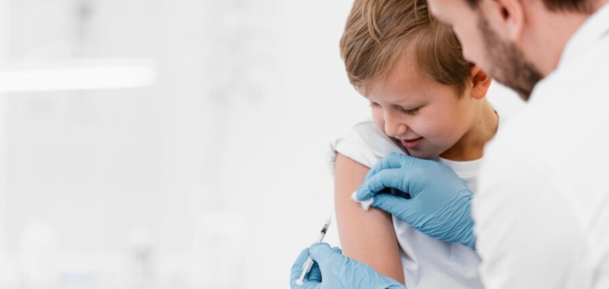 Детей без прививок не пустят в садики, школы и лагеря: в сети дискуссия из-за революционного законопроекта