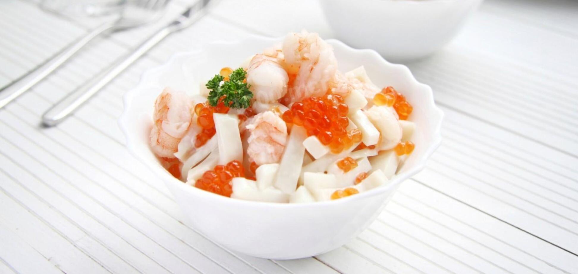 Ефектний новорічний салат з ікрою та червоною рибою: обов'язково приготуйте на святковий стіл