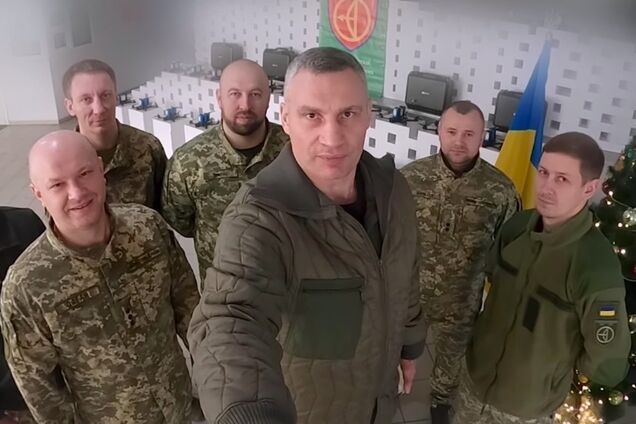 Кличко поздравил украинцев с Рождеством Христовым и наступающим Новым годом. И призвал прислать подарки защитникам на фронт