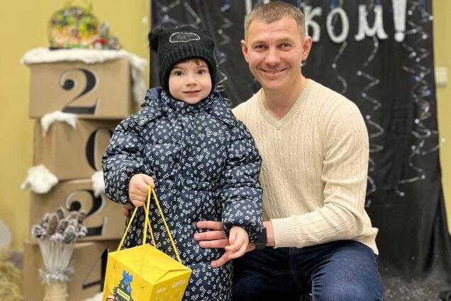 Дети-переселенцы из Мариуполя в 16 городах Украины получили подарки от Фонда Рината Ахметова