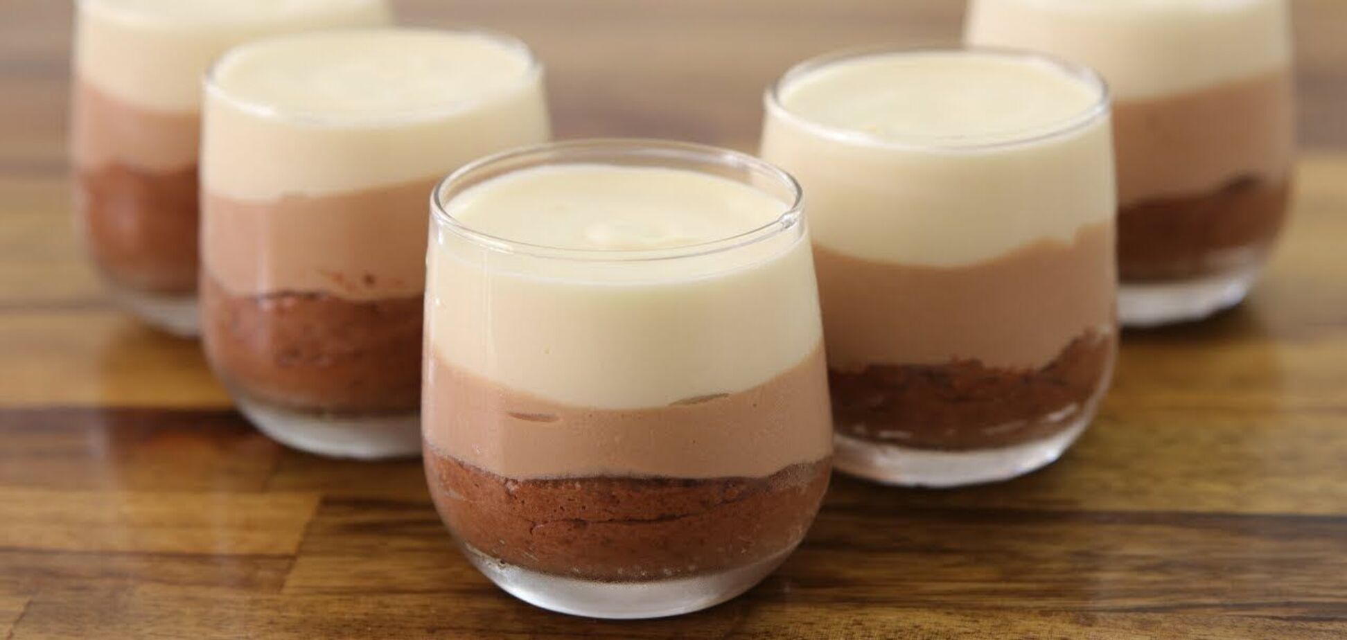 Елементарний десерт у склянці 'Три шоколади': випікати не доведеться