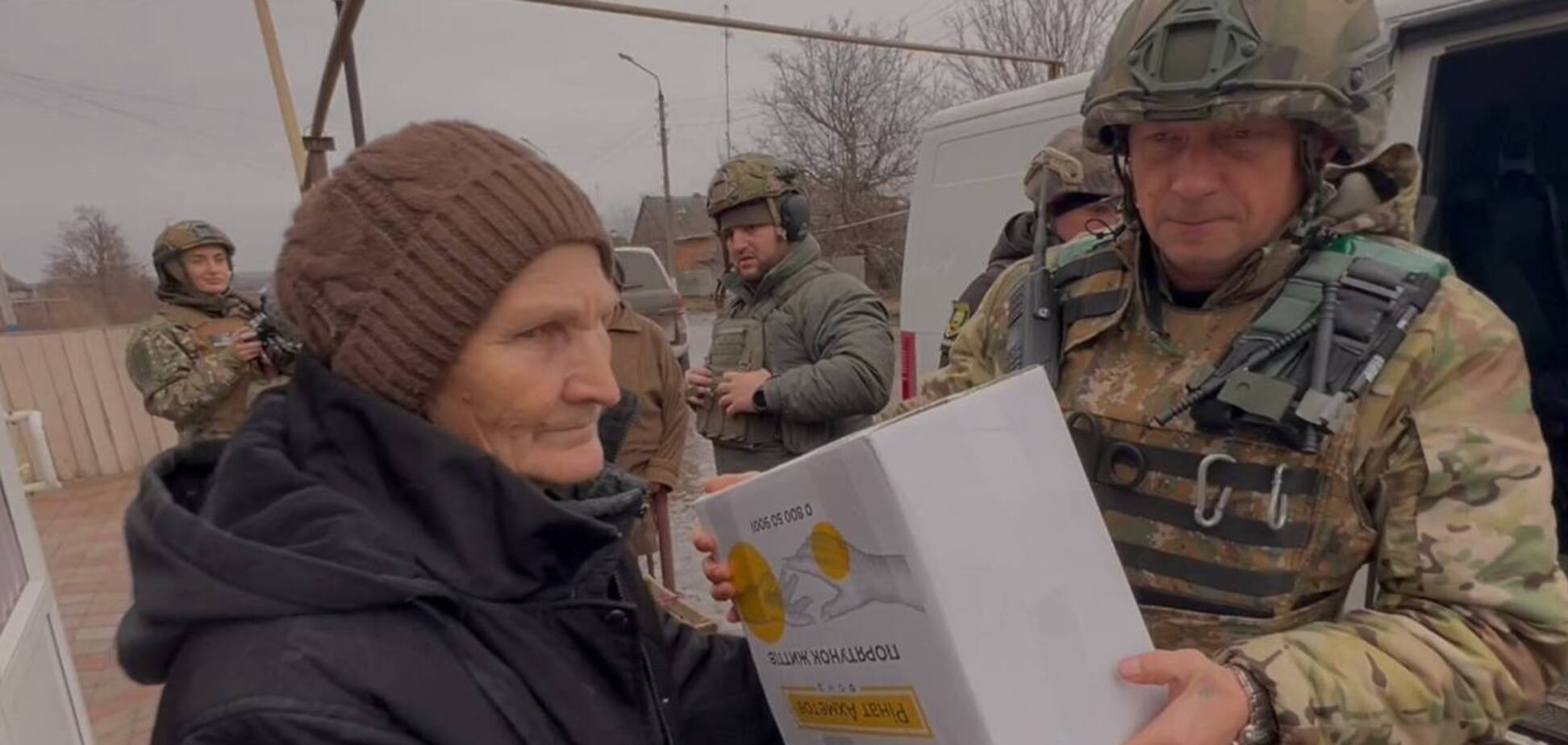 Мешканці прифронтового Сіверська отримали проднабори від Фонду Ріната Ахметова