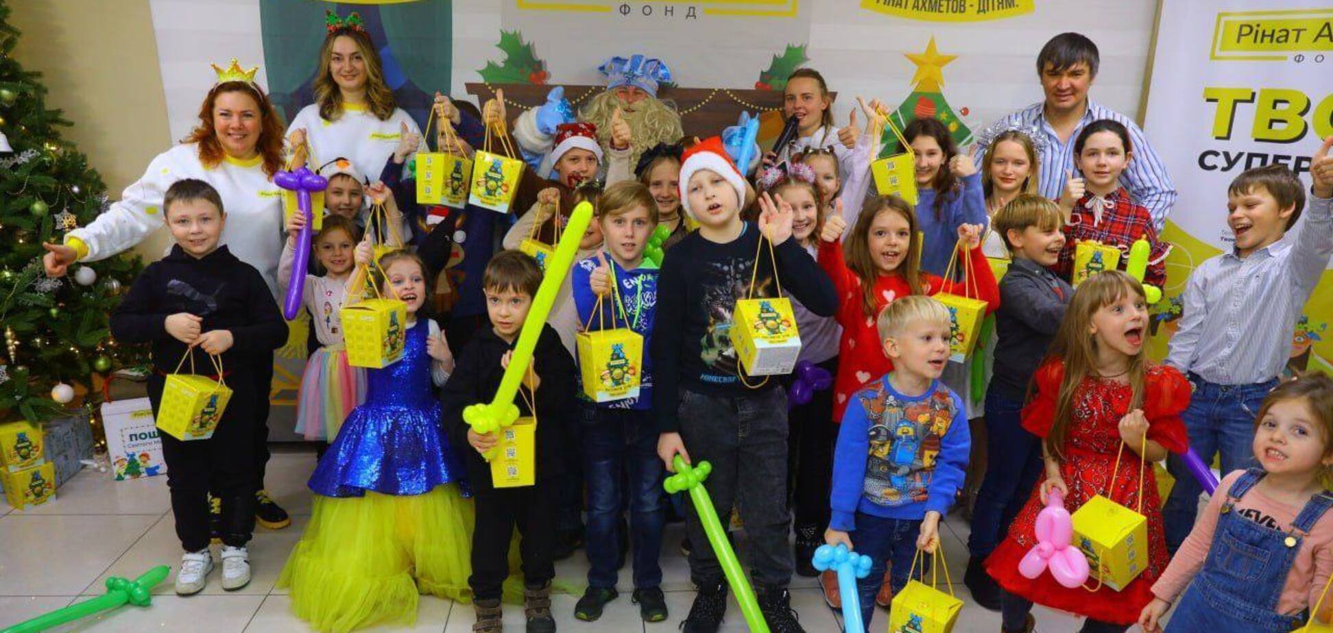 Понад 1,2 млн українських дітей отримали привітання і подарунки у рамках новорічної акції 'Рінат Ахметов – Дітям'