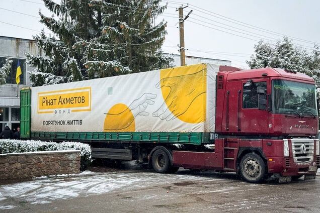 Жителям прифронтового Селидово передали 2 тысячи продуктовых наборов от Фонда Рината Ахметова