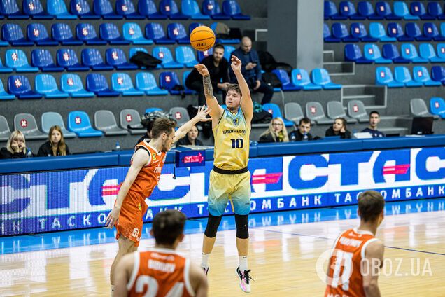 'Будівельник' впевнено розібрався з 'Кривбасом' в матчі Суперліги Favbet