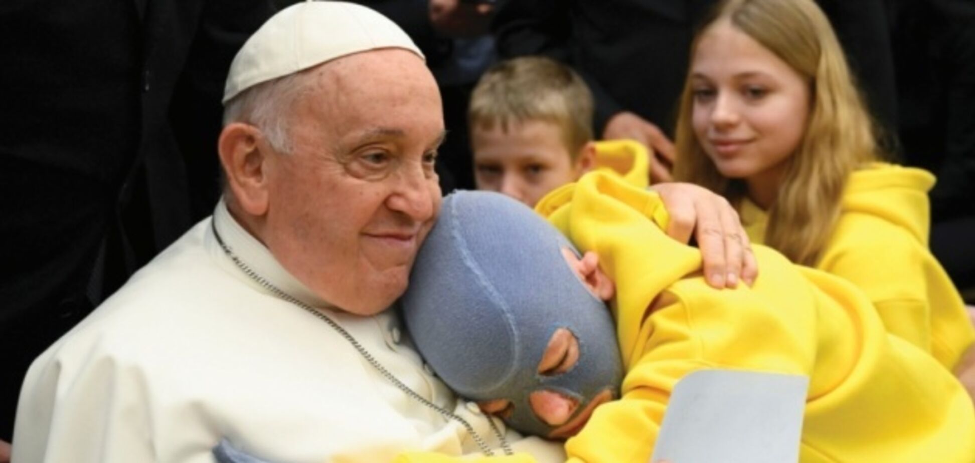 9-річний хлопчик, який втратив маму і отримав опіки через російський удар по Вінниці, зустрівся з Папою Римським. Фото