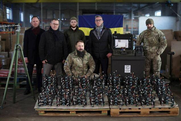 'Укртелеком' передал еще сотню дронов украинским защитникам