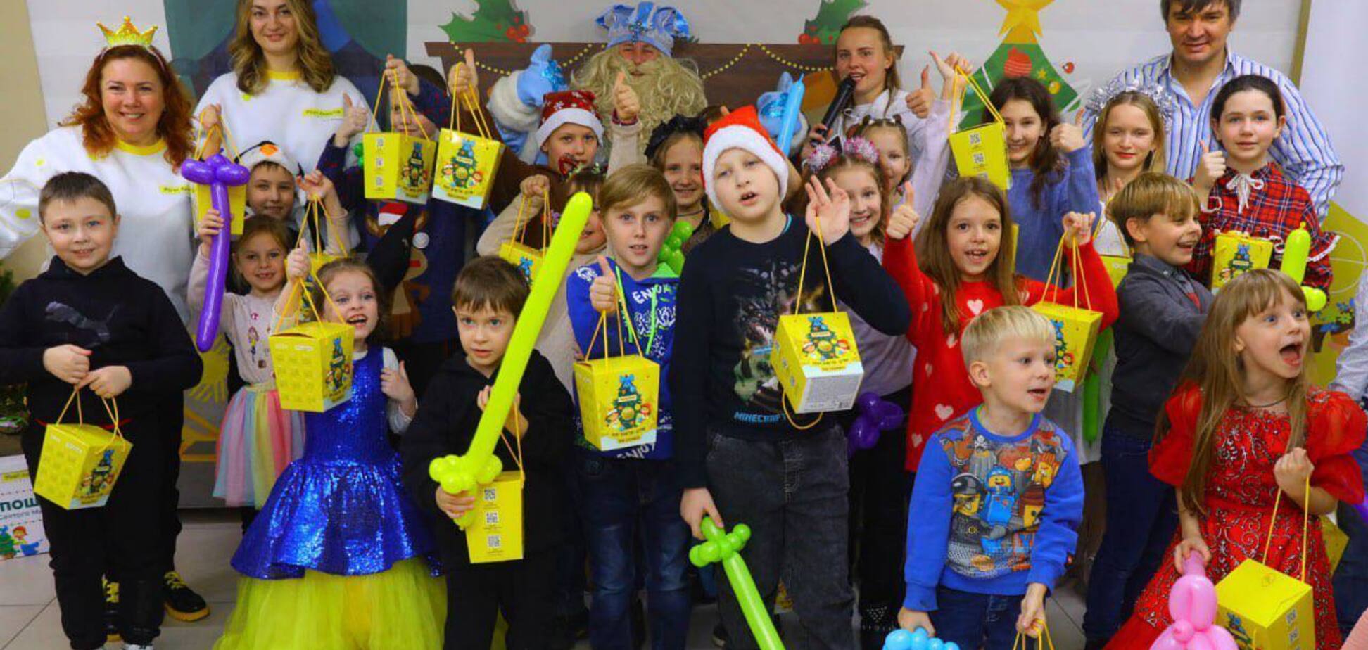 Дети-переселенцы в Запорожье получили новогодние подарки от Фонда Рината Ахметова