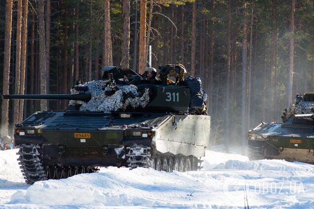 Норвегия рассматривает возможность отправки в Украину БМП CV90, которые уже передает Швеция. Фото