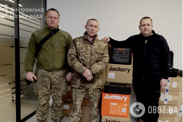 Днепр передал бойцам на передовую дроны и радиостанции