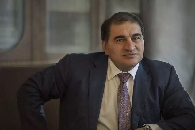 Мкртич Окроян має власність у Великій Британії