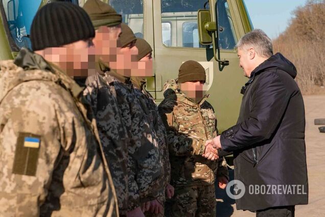 Бригада морской пехоты получила грузовики и 'старлинки' от Порошенко