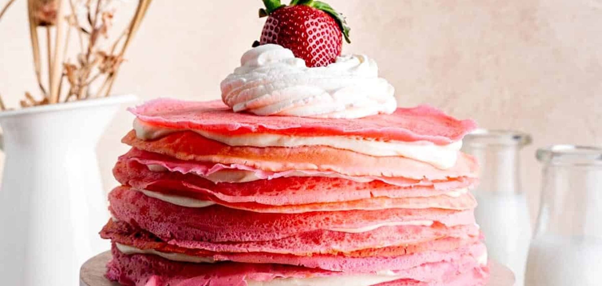 Торт из розовых блинчиков: эффектный десерт на Масленицу 2023