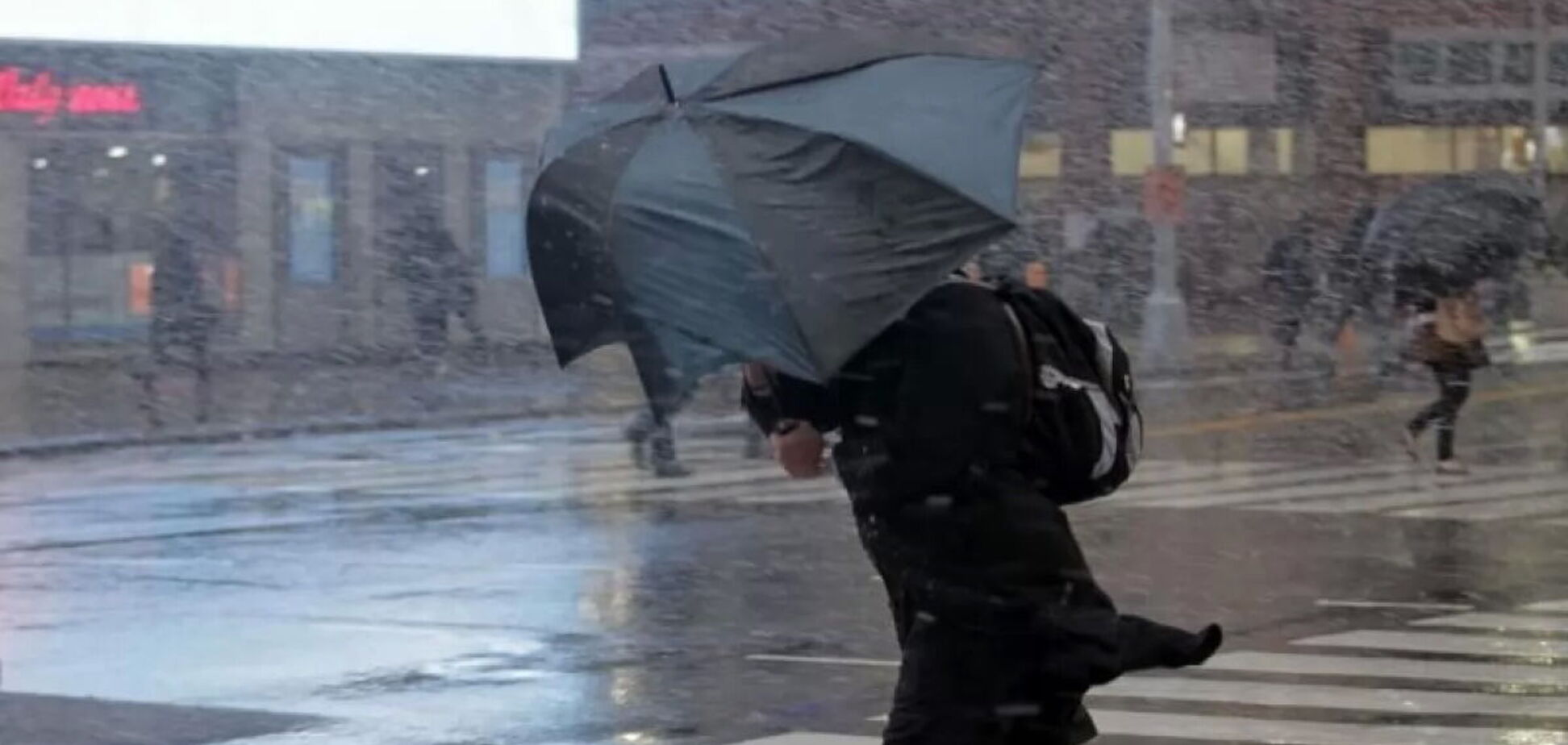 Синоптики предупредили о порывах ветра в столице