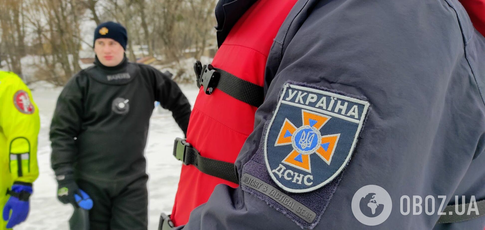 Спасатели достали рыбалку из ледяной воды