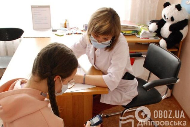 Вводит необходимое количество инсулина автоматически: власти Днепра закупили 54 инсулиновых помпы для детей с сахарным диабетом