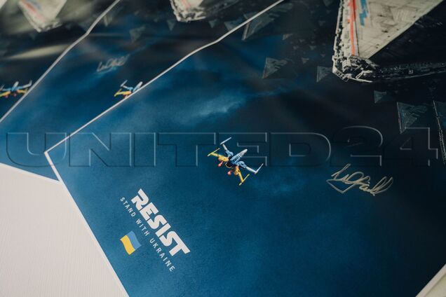 Актер Марк Гэмилл разыгрывает постеры с автографом за вклад в поддержку Украины