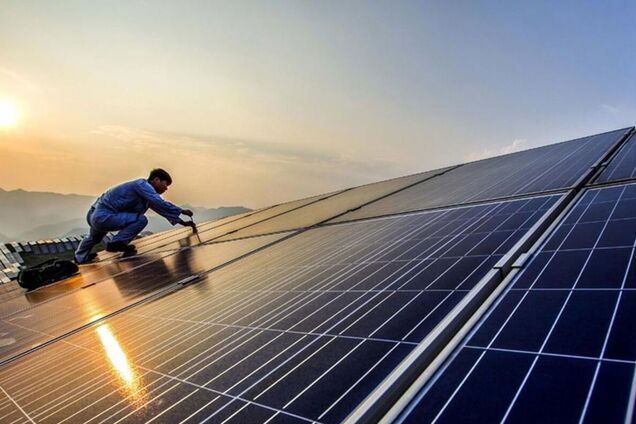 Солнечные электростанции позволили сбалансировать энергосистему, – экс-министр