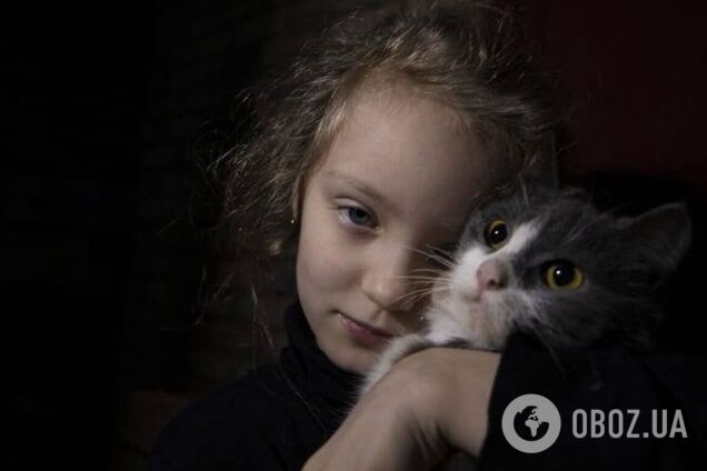 Из Бахмута эвакуировали 6-летнюю девочку, ее беременную маму вывезли раньше: в полиции рассказали о проблемах спасения детей. Эмоциональные фото