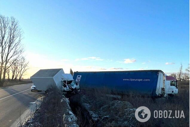 Сталась аварія за участю трьох автомобілів